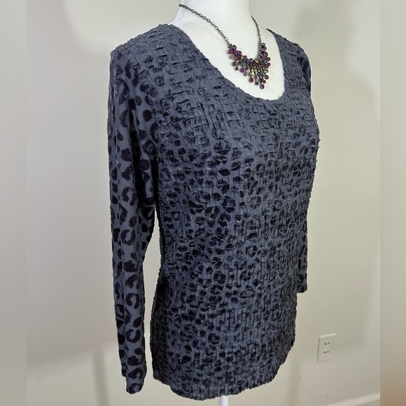 Rafael sz lg top silvery blue shade with same shade print with a touch of velvet - Picture 8 of 12